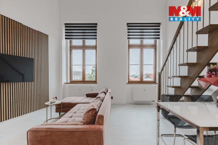 Prodej bytu 2+kk, Klatovy - Klatovy III, Husovo náměstí, 78 m2