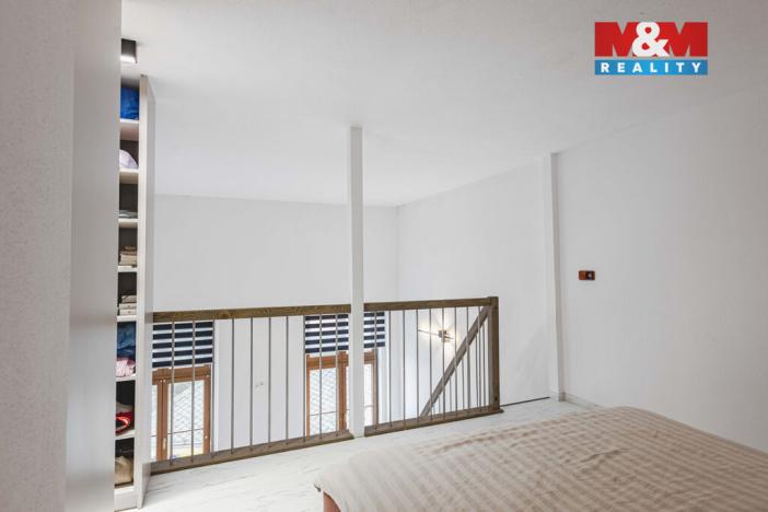 Prodej bytu 2+kk, Klatovy - Klatovy III, Husovo náměstí, 78 m2