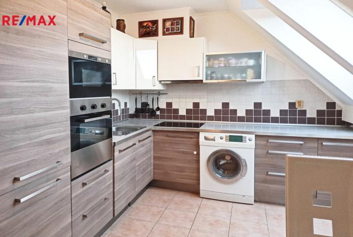 Prodej bytu 2+kk, Nupaky, U Školky, 50 m2