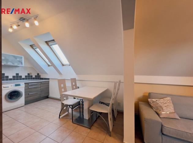 Prodej bytu 2+kk, Nupaky, U Školky, 50 m2