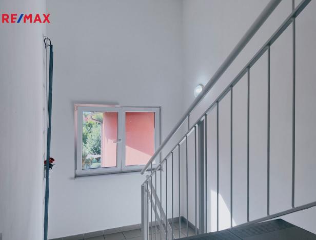 Prodej bytu 2+kk, Nupaky, U Školky, 50 m2