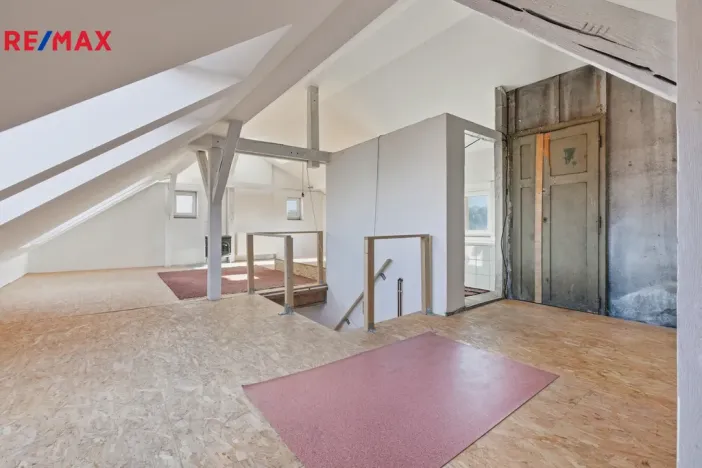 Prodej bytu 4+1, Karlovy Vary, Bulharská, 130 m2