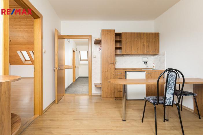 Pronájem kanceláře, Paskov, Místecká, 200 m2