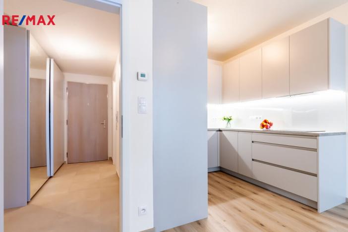 Prodej bytu 2+kk, Praha - Hloubětín, Poděbradská, 56 m2