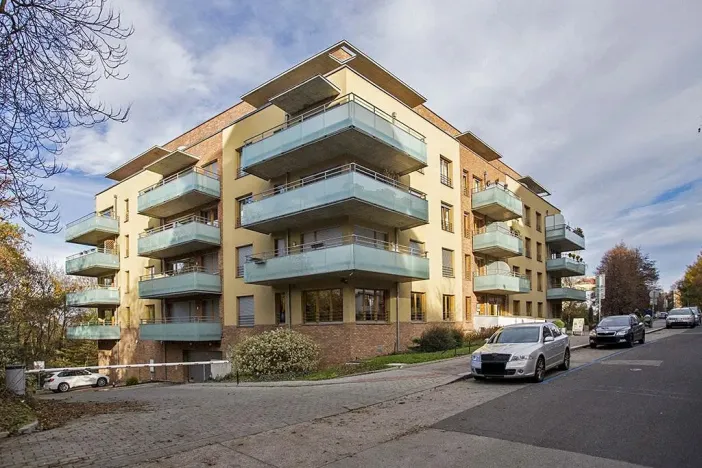 Pronájem garážového stání, Praha - Veleslavín, Na okraji, 12 m2