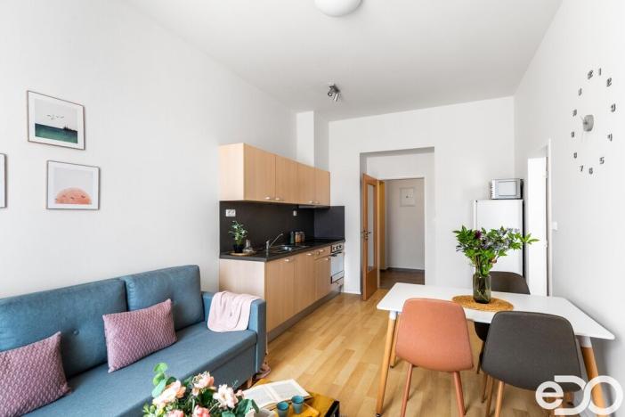 Prodej bytu 2+kk, Praha, Spojovací, 50 m2