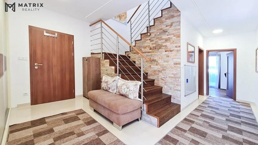 Pronájem rodinného domu, Králův Dvůr, Na Lucberku, 270 m2