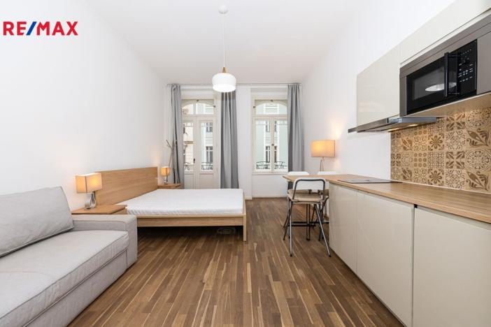 Pronájem bytu 1+kk, Praha - Smíchov, Zborovská, 34 m2