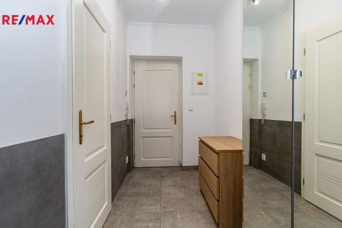 Pronájem bytu 1+kk, Praha - Smíchov, Zborovská, 34 m2