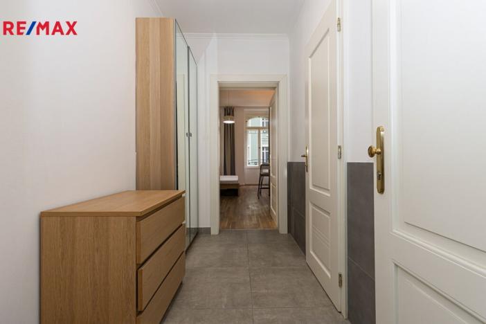 Pronájem bytu 1+kk, Praha - Smíchov, Zborovská, 34 m2