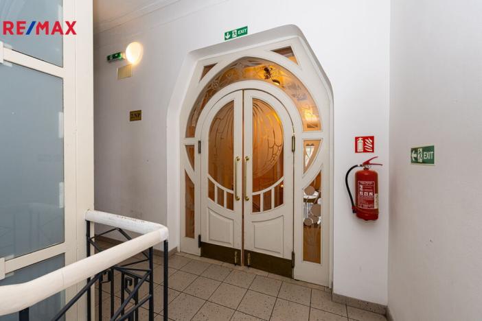 Pronájem bytu 1+kk, Praha - Smíchov, Zborovská, 34 m2