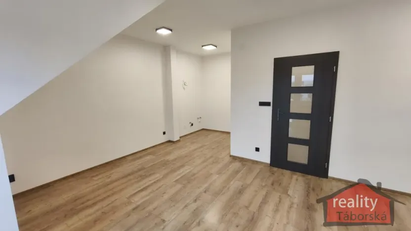 Prodej bytu 1+kk, Nupaky, Nupacká, 38 m2