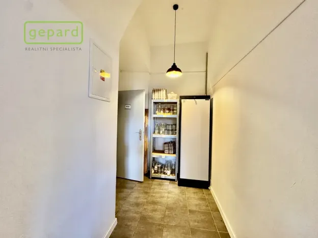 Pronájem obchodního prostoru, Sokolov, Křížová, 106 m2