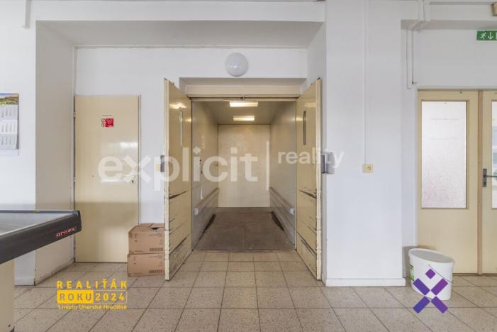 Prodej skladu, Zlín - Malenovice, třída 3. května, 3394 m2