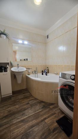 Prodej bytu 3+1, Opava, Edvarda Beneše, 70 m2