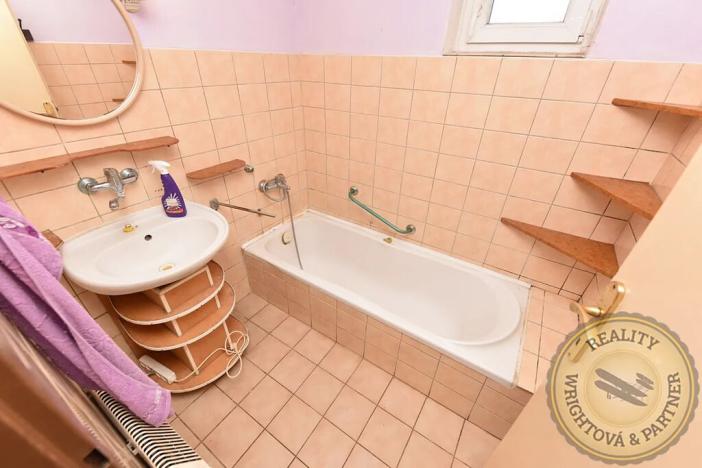 Prodej rodinného domu, Černuc, 240 m2