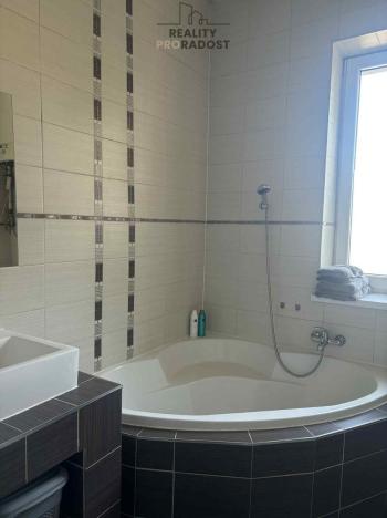 Pronájem bytu 3+1, Ostrava, Kosmova, 82 m2