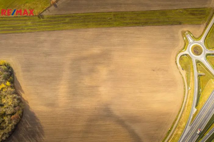 Prodej komerčního pozemku, Roudné, 37224 m2