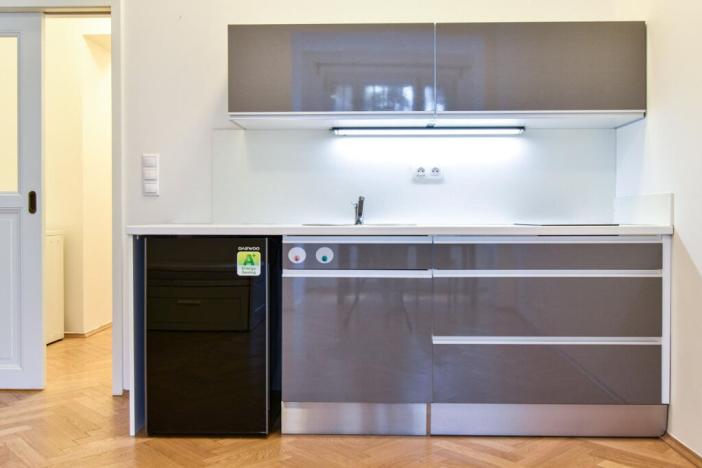 Pronájem bytu 1+kk, Praha - Bubeneč, Korunovační, 35 m2