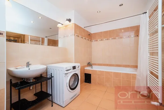 Pronájem bytu 2+kk, Praha - Karlín, Pernerova, 61 m2