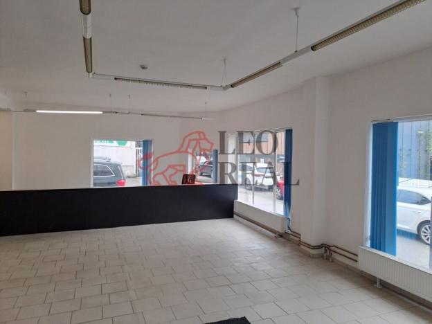 Pronájem obchodního prostoru, Praha - Hrdlořezy, Českobrodská, 300 m2