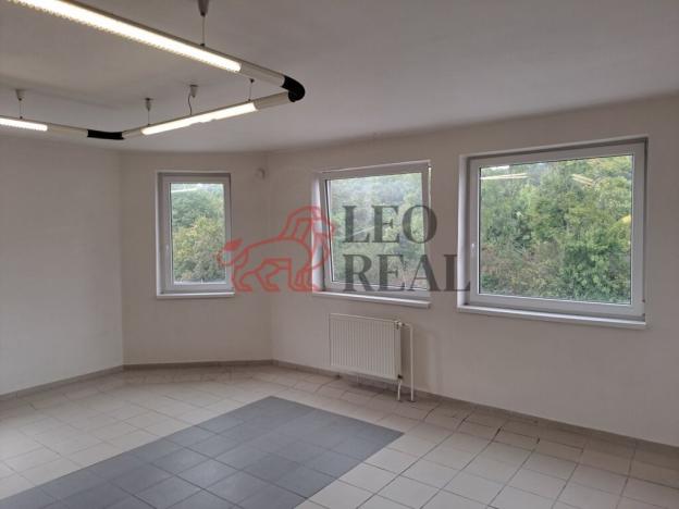 Pronájem obchodního prostoru, Praha - Hrdlořezy, Českobrodská, 300 m2