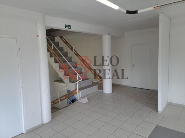 Pronájem obchodního prostoru, Praha - Hrdlořezy, Českobrodská, 300 m2