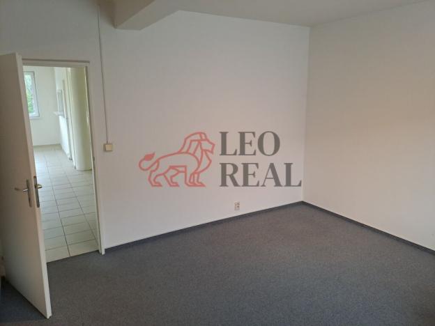 Pronájem obchodního prostoru, Praha - Hrdlořezy, Českobrodská, 300 m2