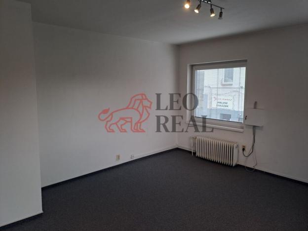 Pronájem obchodního prostoru, Praha - Hrdlořezy, Českobrodská, 300 m2