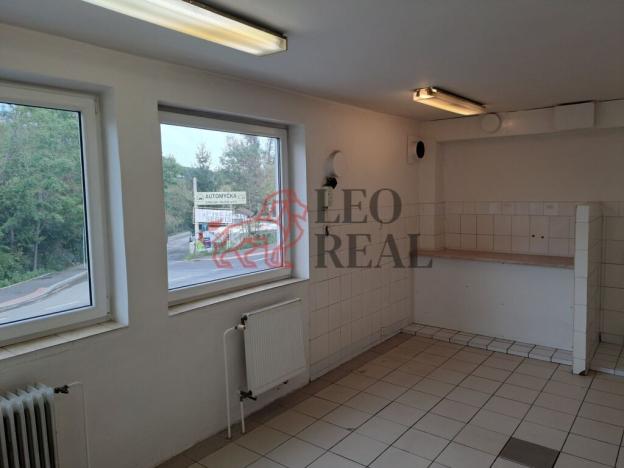 Pronájem obchodního prostoru, Praha - Hrdlořezy, Českobrodská, 300 m2