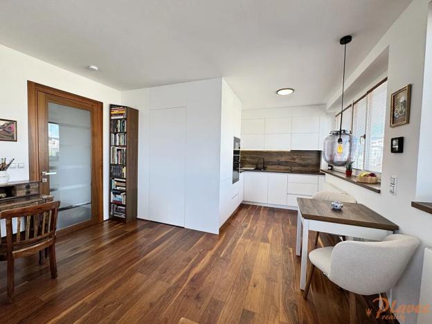 Prodej bytu 2+kk, Praha - Vršovice, Jerevanská, 77 m2