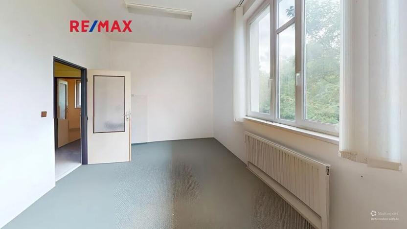 Pronájem skladu, Pardubice, Bohdanečská, 390 m2