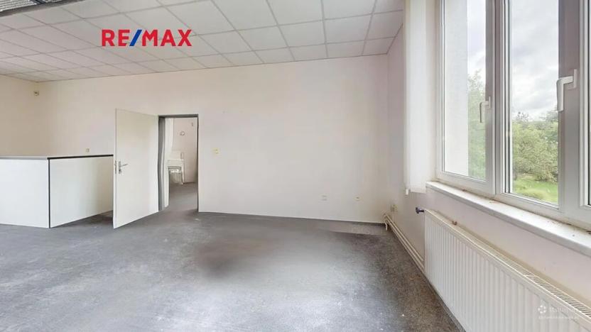 Pronájem skladu, Pardubice, Bohdanečská, 390 m2