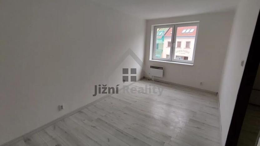 Prodej bytu 3+1, Mladá Vožice, Husovo náměstí, 80 m2