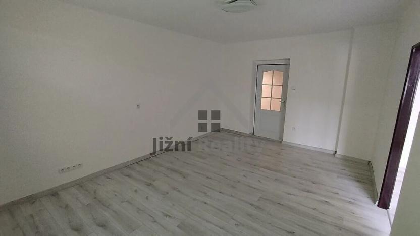 Prodej bytu 3+1, Mladá Vožice, Husovo náměstí, 80 m2