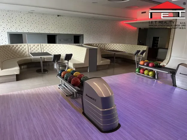 Pronájem restaurace, Frýdek-Místek, Pionýrů, 2690 m2