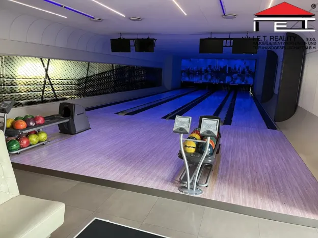 Pronájem restaurace, Frýdek-Místek, Pionýrů, 2690 m2