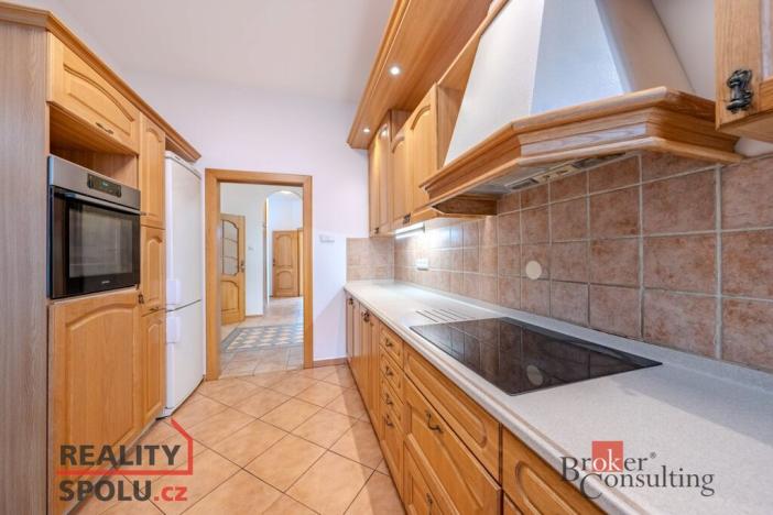 Pronájem vily, Dolní Břežany, V Zahradách, 369 m2