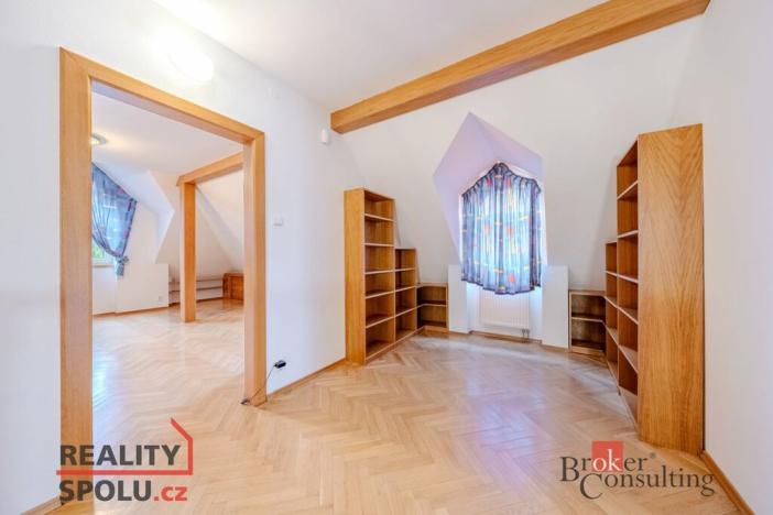 Pronájem vily, Dolní Břežany, V Zahradách, 369 m2