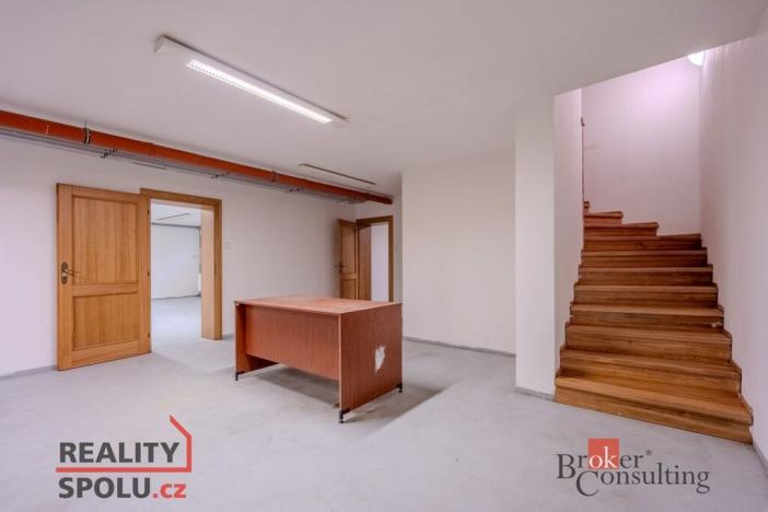 Pronájem vily, Dolní Břežany, V Zahradách, 369 m2