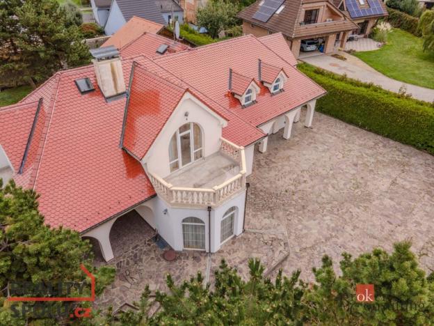 Pronájem vily, Dolní Břežany, V Zahradách, 369 m2