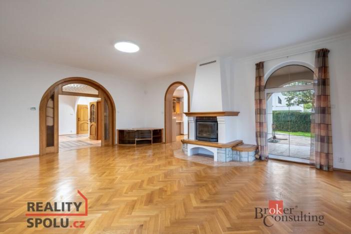 Pronájem vily, Dolní Břežany, V Zahradách, 369 m2