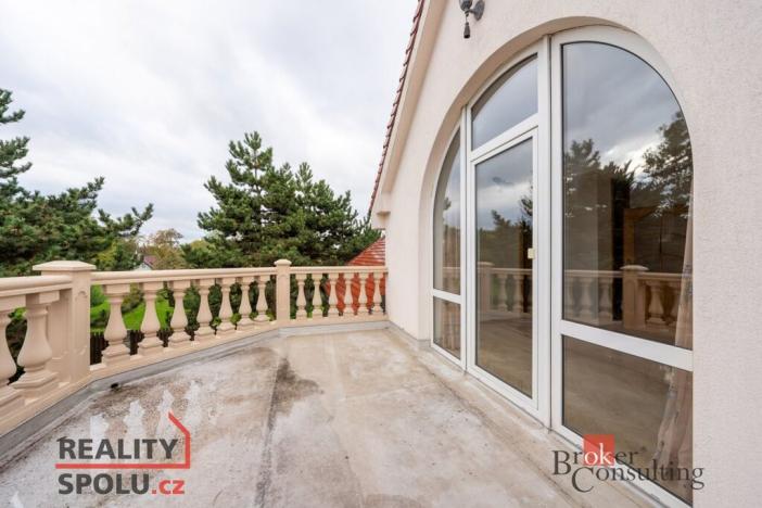 Pronájem vily, Dolní Břežany, V Zahradách, 369 m2