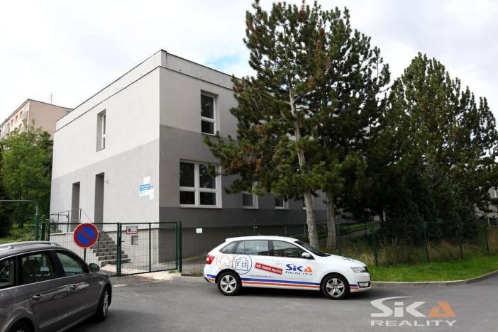 Pronájem komerční nemovitosti, Louny, Kosmonautů, 30 m2