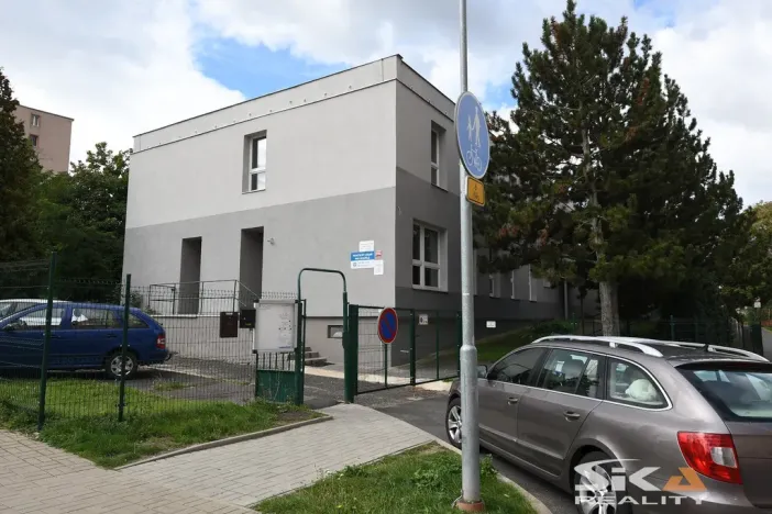 Pronájem komerční nemovitosti, Louny, Kosmonautů, 30 m2