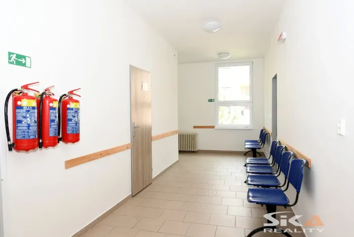 Pronájem komerční nemovitosti, Louny, Kosmonautů, 30 m2