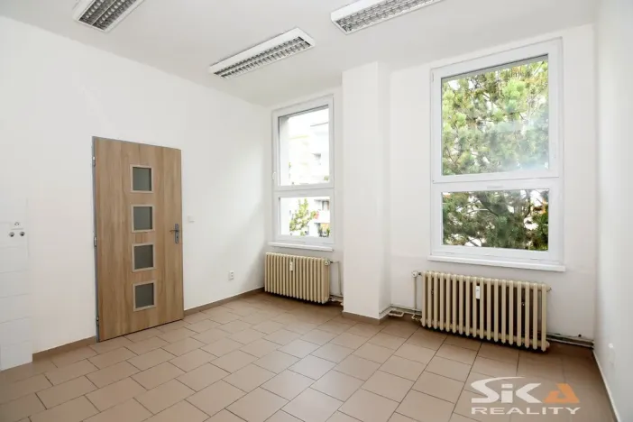 Pronájem komerční nemovitosti, Louny, Kosmonautů, 30 m2
