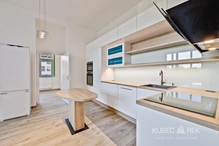 Prodej bytu 3+kk, Tábor, Kpt. Jaroše, 79 m2