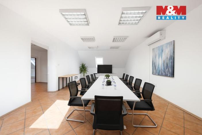 Prodej obchodního prostoru, Velká nad Veličkou, 187 m2