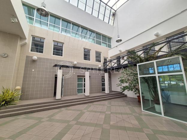 Pronájem kanceláře, Brno - Židenice, Olomoucká, 2000 m2